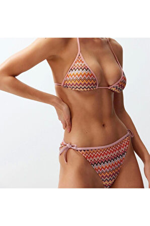 Yeni Geometrik Üçgen Normal Bel Brief Üçgen Bağlamalı Dokulu Regular Bikini Takımı