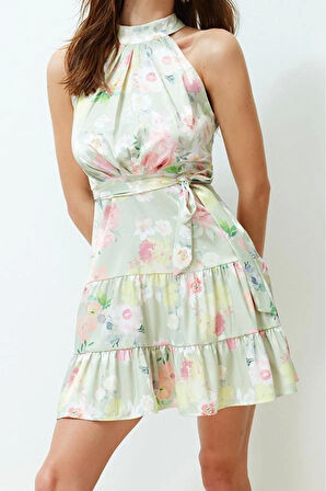 Kadın Moda Şık Mini Boy Halter Yaka Regular Kuşaklı Çiçek Desenli A Kesim Saten Dokuma Elbise