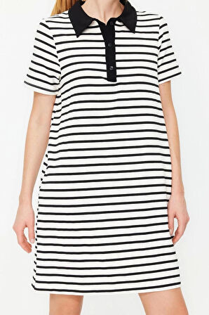 Kadın Moda Şık Mini Boy Düğmeli Yaka Relaxed Beyaz Çizgili Polo Yaka A Kesim Çan Form Örme Elbise