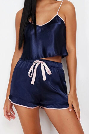 Kadın Polyester V Yaka Askılı Kol Saten Biye ve Kurdele Detaylı İp Askılı Dokuma Pijama Takımı
