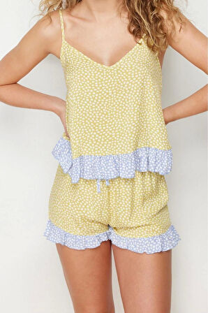 Kadın Viskon V Yaka Askılı Kol Puantiyeli Fırfır Detaylı İp Askılı Viskon Dokuma Pijama Takımı