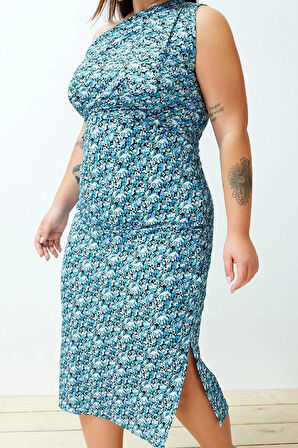 Kadın Büyük Beden Midi Boy Vücuda Oturan Tek Omuz Asimetrik Büzgü ve Degaje Detaylı Örme Elbise