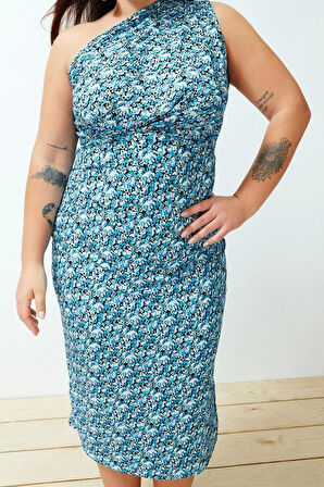 Kadın Büyük Beden Midi Boy Vücuda Oturan Tek Omuz Asimetrik Büzgü ve Degaje Detaylı Örme Elbise