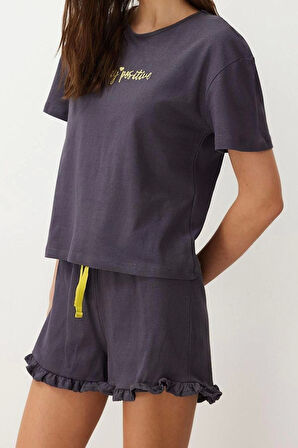 Kadın %100 Pamuk Bisiklet Yaka Kısa Kol Nakışlı Fırfır Detaylı T-shirt-Şort Örme Pijama Takımı