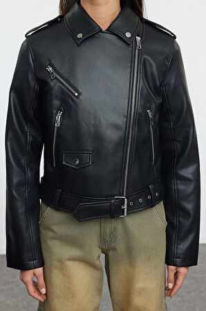 Kadın Moda Şık Regular Ceket Yaka Standart Düz Astarlı Regular Suni Deri Biker Ceket Mont