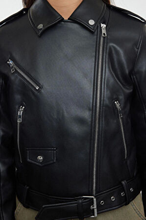 Kadın Moda Şık Regular Ceket Yaka Standart Düz Astarlı Regular Suni Deri Biker Ceket Mont