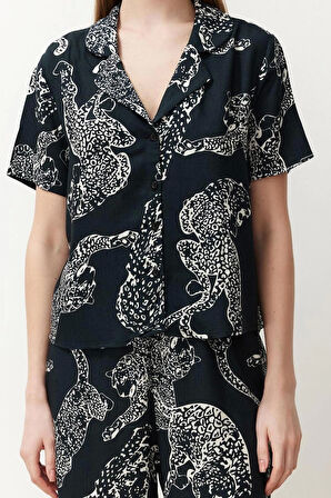 Kadın Moda Şık Gömlek Yaka Boru Paça Kısa Kol Kaplan Desenli Viskon Dokuma Pijama Takımı