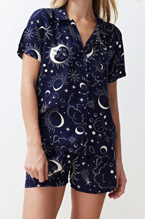 Kadın Viskon Gömlek Yaka Kısa Kol Galaksi Desenli Viskon Dokuma Pijama Takımı