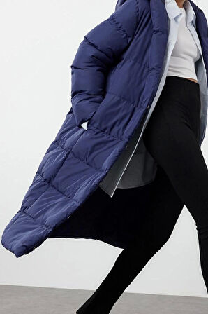 Kadın Moda Regular Kapüşonlu Yaka Uzun Astarlı Yandan Çıtçıtlı Su İtici Kışlık Kapitone ŞişmeMont