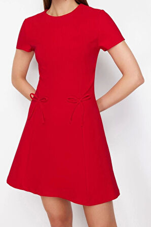 Kadın Moda Şık Mini Boy Bisiklet Yaka Regular Eteği Belden Açılan Fiyonk Detaylı Dokuma Elbise