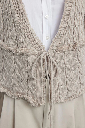 Kadın Moda Şık Crop V Yaka Regular Crop Bağlama Detaylı Triko Hırka