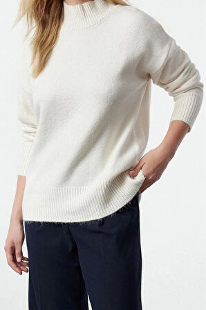 Kadın Moda Şık Dik Yaka Standart Kol Regular Yünlü Basic Triko Kazak