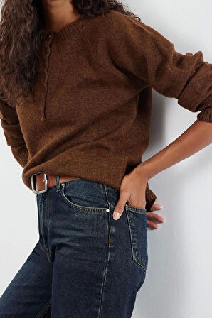 Kadın Moda Şık Bisiklet Yaka Standart Kol Regular Yumuşak Dokulu Düğme Detaylı Triko Kazak