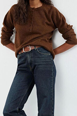 Kadın Moda Şık Bisiklet Yaka Standart Kol Regular Yumuşak Dokulu Düğme Detaylı Triko Kazak