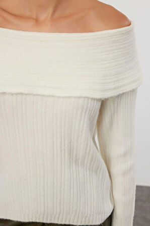 Kadın Moda Şık Carmen Yaka Standart Kol Regular Yumuşak Dokulu Triko Kazak