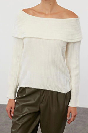 Kadın Moda Şık Carmen Yaka Standart Kol Regular Yumuşak Dokulu Triko Kazak