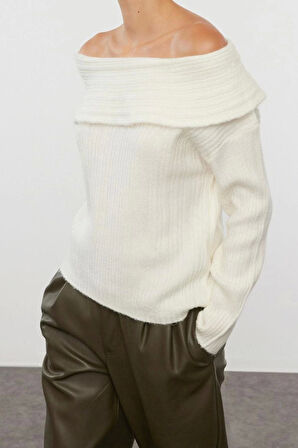 Kadın Moda Şık Carmen Yaka Standart Kol Regular Yumuşak Dokulu Triko Kazak