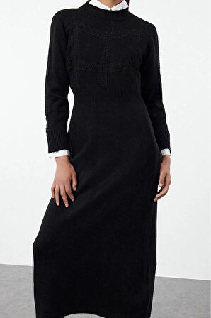 Kadın Moda Şık Tesettür Maxi Boy Dik Yaka Fitted Dantel Detalı Yumuşak Dokulu Triko Elbise