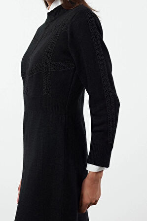 Kadın Moda Şık Tesettür Maxi Boy Dik Yaka Fitted Dantel Detalı Yumuşak Dokulu Triko Elbise