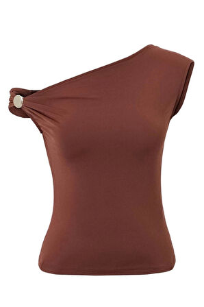 Kadın Moda Şık Üst Giyim Crop Asimetrik Yaka Fitted Kalıp Örme Metal Aksesuarlı Bluz