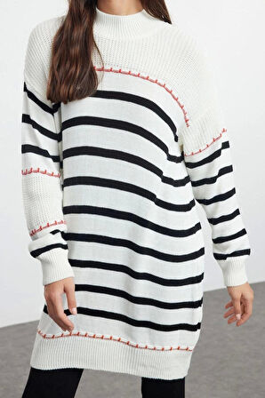 Kadın Tesettür Moda Şık Regular Bisiklet Yaka Uzun Kol Çizgili Kırmızı ve Siyah Basic Triko Kazak