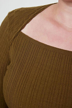 Kadın Moda Şık Büyük Beden Regular Kare Yaka Fitted Kalıp Triko i Örgü Detaylı Yumuşak Kumaş Bluz