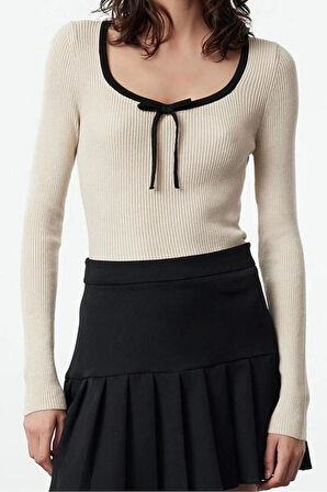 Kadın Moda Şık Havuz Yaka Standart Kol Regular Özel İplik Kurdeleli Detaylı Triko Kazak