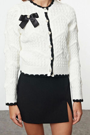 Kadın Moda Şık Regular Bisiklet Yaka Slim Kurdele Fiyonk Detaylı Boncuk İşlemeli Triko Hırka