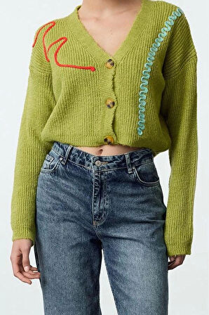 Kadın Moda Şık Crop V Yaka Regular Crop Yumuşak Dokulu Nakış Detaylı V Yaka Triko Hırka