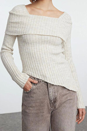 Kadın Moda Şık Carmen Yaka Standart Kol Regular Yaka Detaylı Etek Ucu Asimetrik Triko Kazak