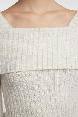 Kadın Moda Şık Carmen Yaka Standart Kol Regular Yaka Detaylı Etek Ucu Asimetrik Triko Kazak