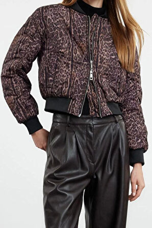 Kadın Moda Şık Bol Hakim Yaka Standart Düz Astarlı Leopar Desenli Oversize Kapitone Şişme Mont