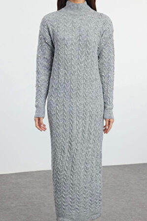 Kadın Moda Şık Tesettür Maxi Boy Bisiklet Yaka Regular Saç Örgülü İnci Aksesuarlı Triko Elbise