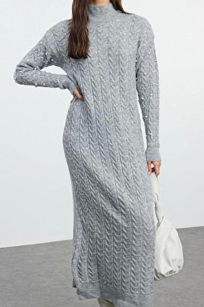 Kadın Moda Şık Tesettür Maxi Boy Bisiklet Yaka Regular Saç Örgülü İnci Aksesuarlı Triko Elbise