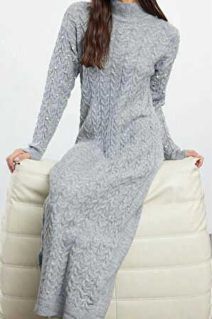 Kadın Moda Şık Tesettür Maxi Boy Bisiklet Yaka Regular Saç Örgülü İnci Aksesuarlı Triko Elbise