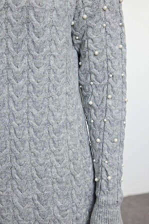 Kadın Moda Şık Tesettür Maxi Boy Bisiklet Yaka Regular Saç Örgülü İnci Aksesuarlı Triko Elbise