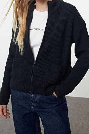 Kadın Moda Regular Dik Yaka Oversize Geniş Kalıp Yumuşak Dokulu Cep Detaylı Triko Hırka