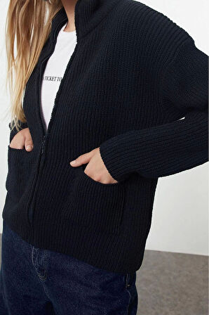 Kadın Moda Regular Dik Yaka Oversize Geniş Kalıp Yumuşak Dokulu Cep Detaylı Triko Hırka