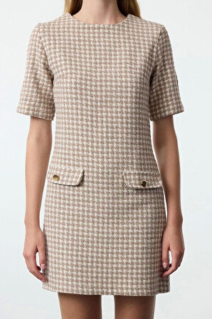 Kadın Moda Şık Mini Boy Bisiklet Yaka Regular Kazayağı Düz Kesim Düğme Detaylı Tüvit Dokuma Elbise