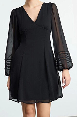 Kadın Moda Şık Mini Boy V Yaka Regular A Kesim Aksesuar Detaylı Şifon Astarlı Dokuma Elbise