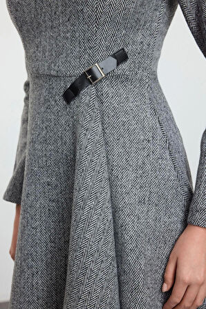 Kadın Moda Şık Mini Boy Bisiklet Yaka Regular Belden Açılan Volan Detaylı Dokuma Elbise