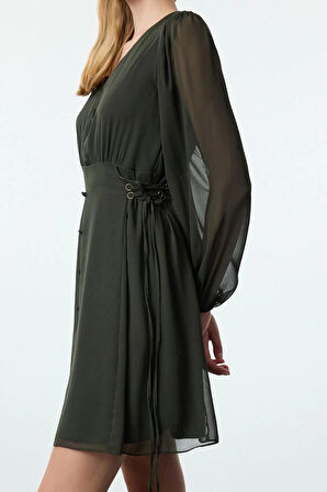 Kadın Moda Şık Mini Boy V Yaka Regular Kuşgözü Detaylı Düğmeli Astarlı Şifon Dokuma Elbise