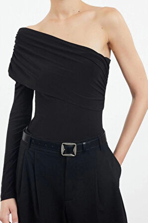 Kadın Crop Asimetrik Yaka Tek Kol Regular Kalıp Örme Drape Asimetrik Vücuda Oturan Normal Esnek Bluz