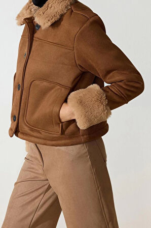 Kadın Moda Şık Regular Gömlek Yaka Standart Düz Astarlı Regular Peluş Detaylı Süet Mont