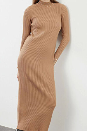 Kadın Moda Şık Tesettür Uzun Dik Yaka Fitted İnci Taş Aksesuarlı Triko Elbise