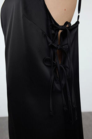 Kadın Moda Midi Boy Halter Yaka Relaxed Pencere Cut Out Detaylı Fiyonklu Saten Dokuma Abiye Elbise