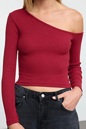 Kadın Şık Crop Asimetrik Yaka Düşük Kol Slim Kalıp Örme Fitted Vücuda Oturan Omzu Açık Fitilli Bluz