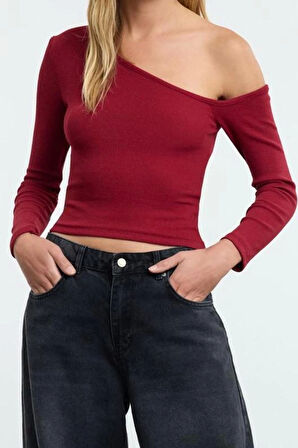 Kadın Şık Crop Asimetrik Yaka Düşük Kol Slim Kalıp Örme Fitted Vücuda Oturan Omzu Açık Fitilli Bluz