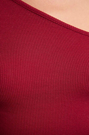 Kadın Şık Crop Asimetrik Yaka Düşük Kol Slim Kalıp Örme Fitted Vücuda Oturan Omzu Açık Fitilli Bluz