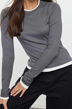 Kadın Şık Regular Dik Yaka Slim Kalıp Örme Fitted Vücuda Oturan Viskon Yumuşak Kumaşlı Esnek Bluz